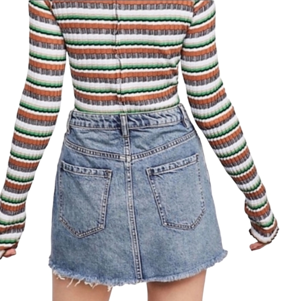 WE THE FREE PEOPLE Front Zipper Jean Skirt 28 M Denim Mini Frayed Hem 30" Waist - Picture 3 of 16